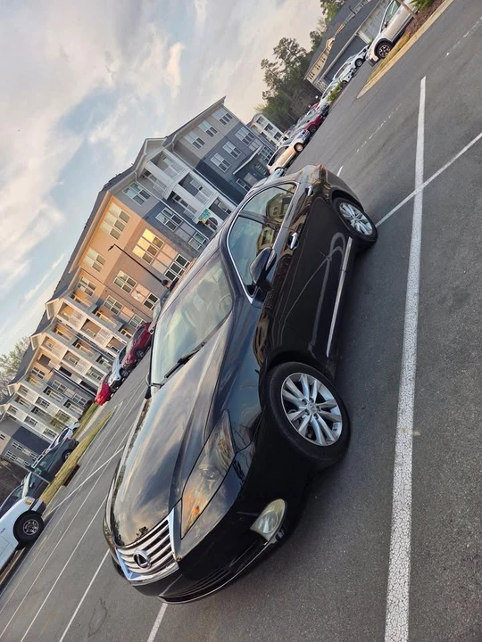 2010 Lexus ES 5th Gen - Image 2 of 6