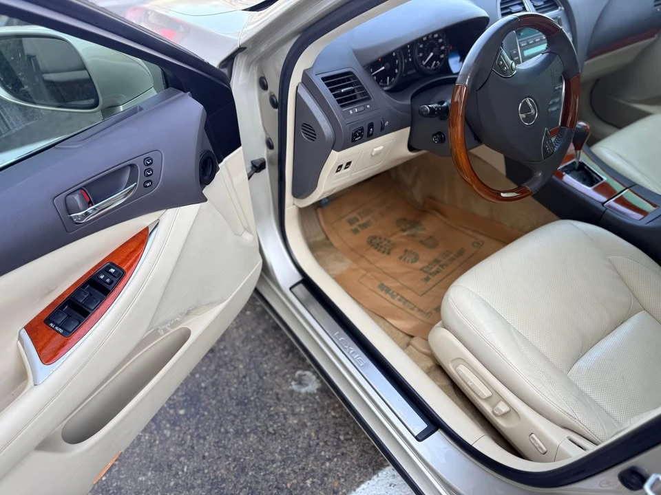 2010 Lexus ES 5th Gen - Image 13 of 19