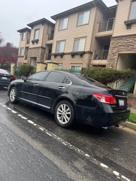 2010 Lexus ES 5th Gen - Image 4 of 4