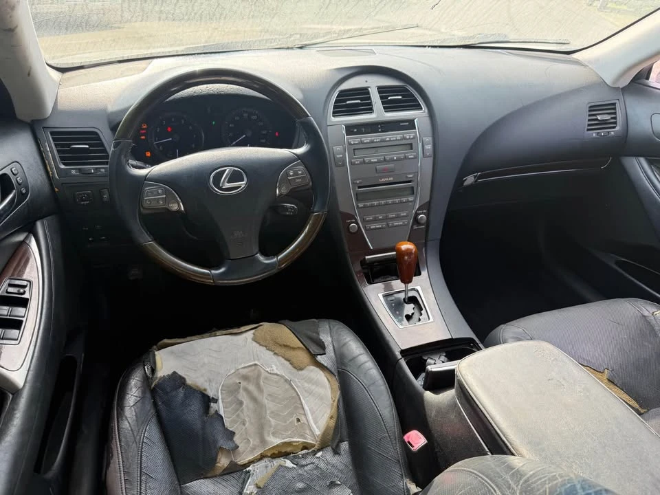 2010 Lexus ES 5th Gen - Image 14 of 18