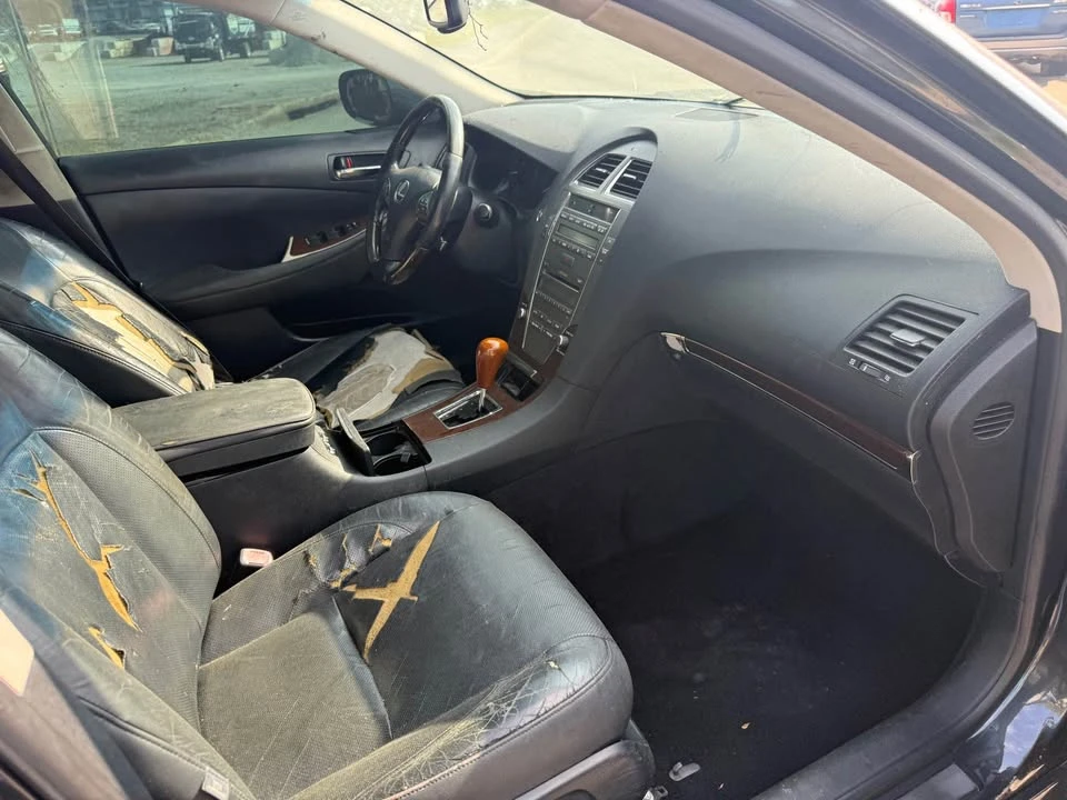 2010 Lexus ES 5th Gen - Image 11 of 18