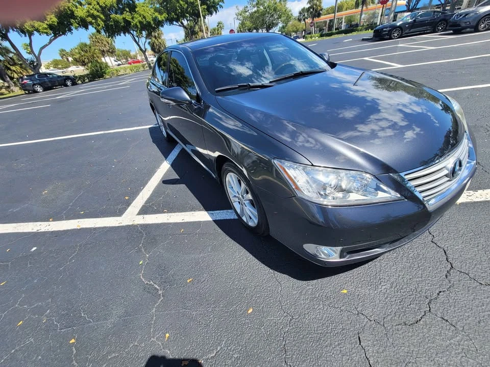 2010 Lexus ES 5th Gen - Image 3 of 17
