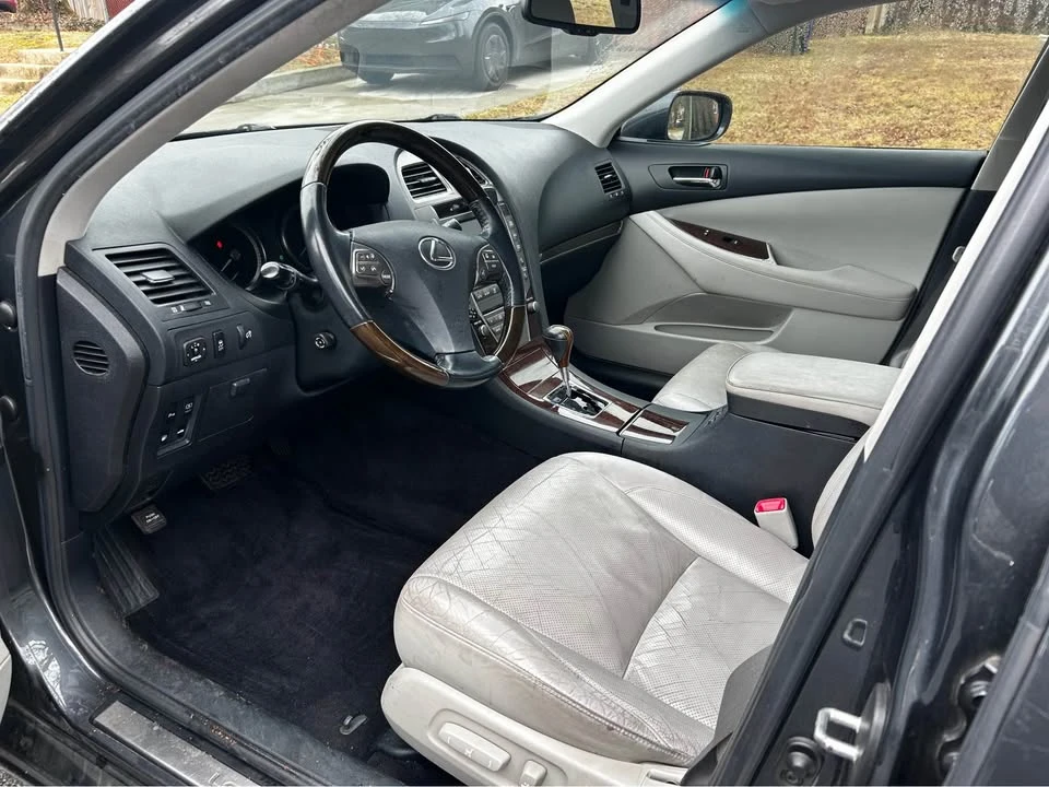 2010 Lexus ES 5th Gen - Image 5 of 7
