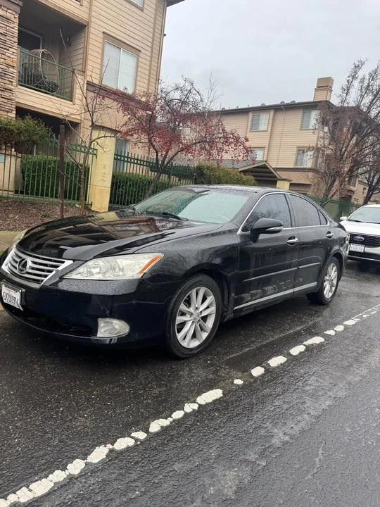 2010 Lexus ES 5th Gen - Image 3 of 4