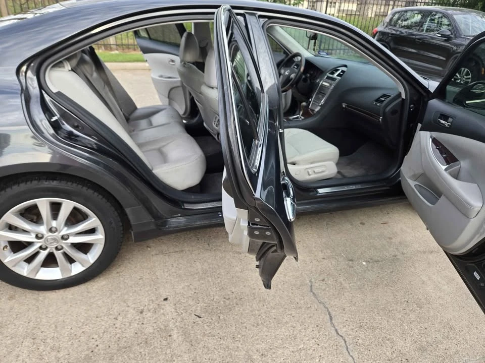 2010 Lexus ES 5th Gen - Image 13 of 19