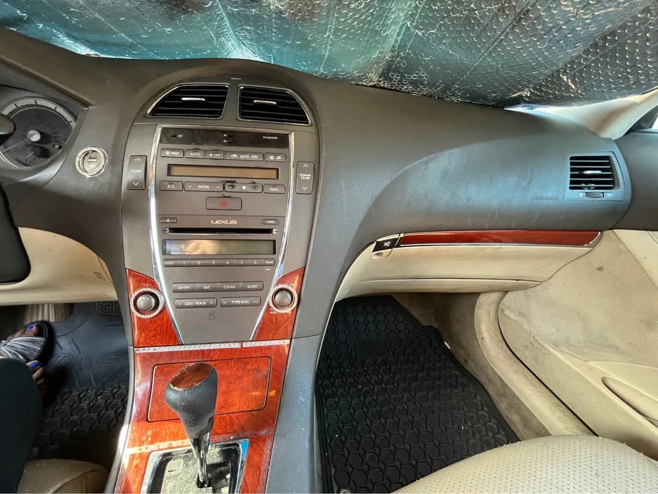 2010 Lexus ES 5th Gen - Image 7 of 14