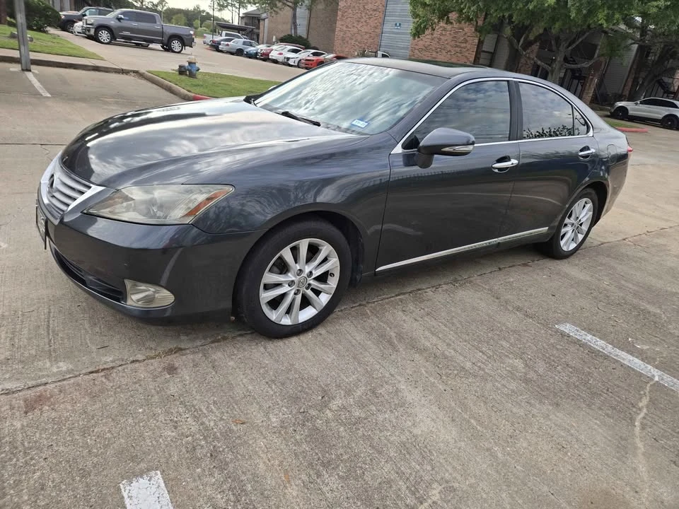 2010 Lexus ES 5th Gen - Image 2 of 19