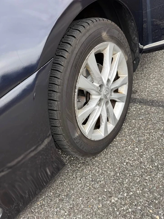 2010 Lexus ES 5th Gen - Image 17 of 20
