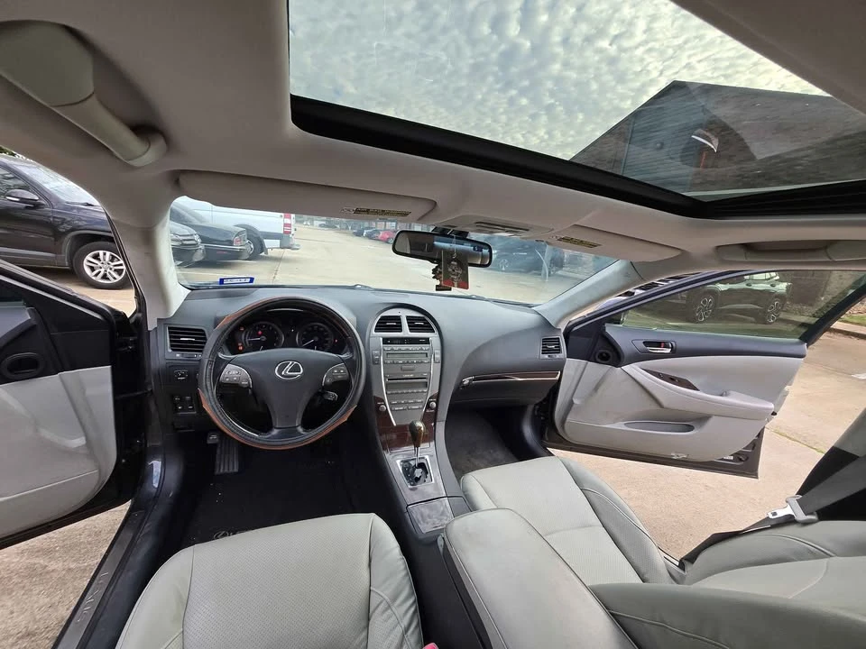 2010 Lexus ES 5th Gen - Image 17 of 19