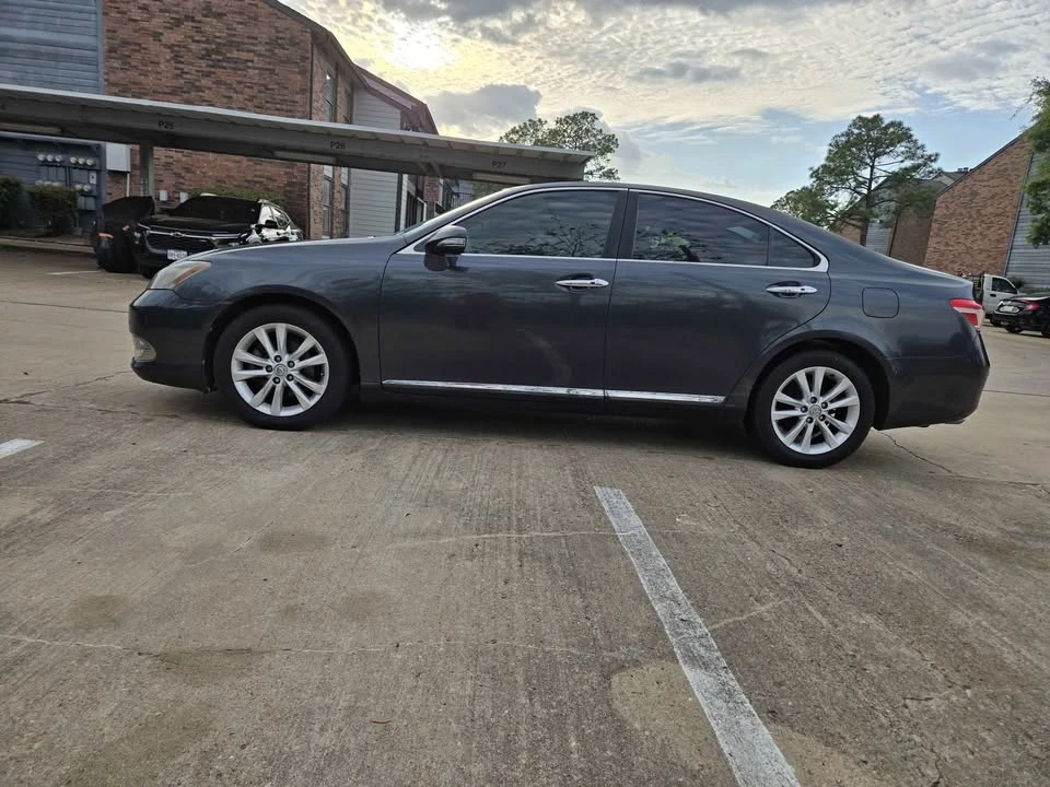 2010 Lexus ES 5th Gen - Image 3 of 19