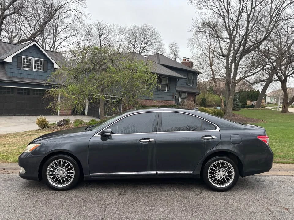 2010 Lexus ES 5th Gen - Image 4 of 8