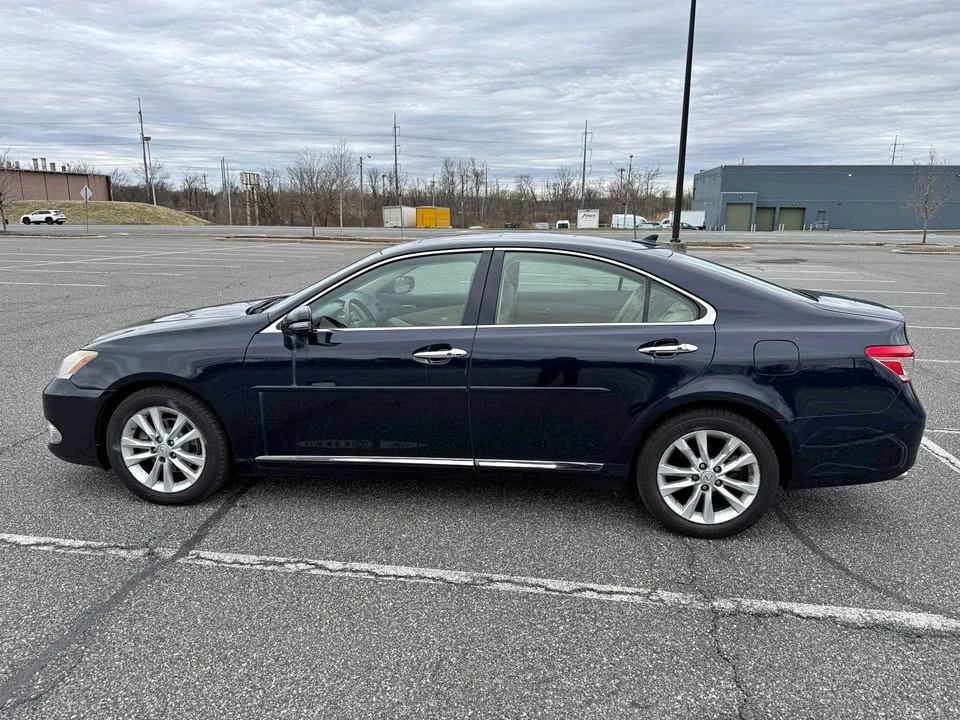2010 Lexus ES 5th Gen - Image 2 of 20