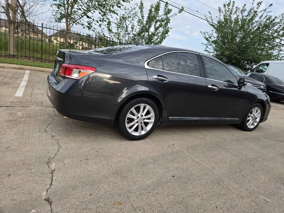 2010 Lexus ES 5th Gen - Image 9 of 19