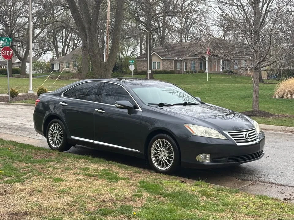 2010 Lexus ES 5th Gen - Image 3 of 8