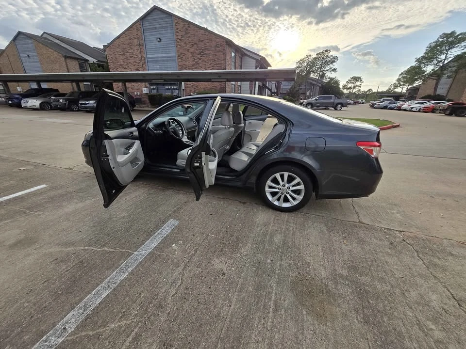 2010 Lexus ES 5th Gen - Image 18 of 19