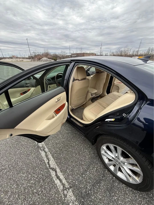 2010 Lexus ES 5th Gen - Image 15 of 20