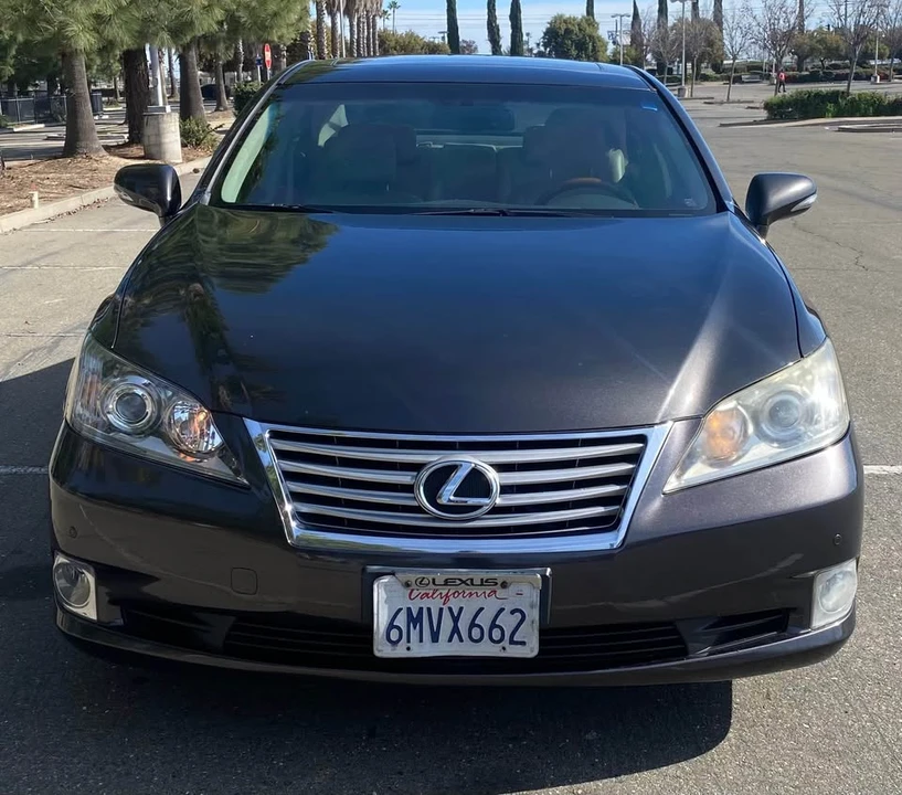 2010 Lexus ES 5th Gen - Image 4 of 15
