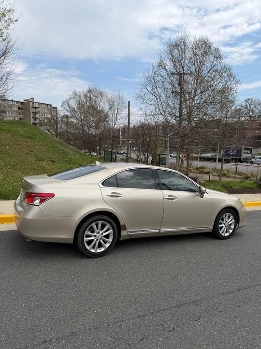 2010 Lexus ES 5th Gen - Image 8 of 16