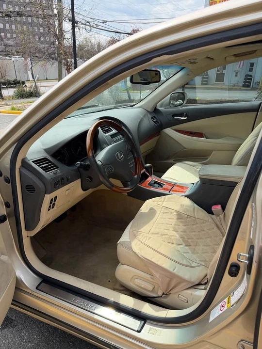 2010 Lexus ES 5th Gen - Image 12 of 16