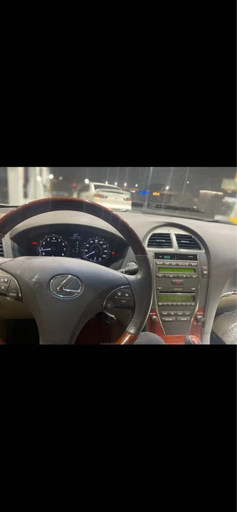 2010 Lexus ES 5th Gen - Image 4 of 5