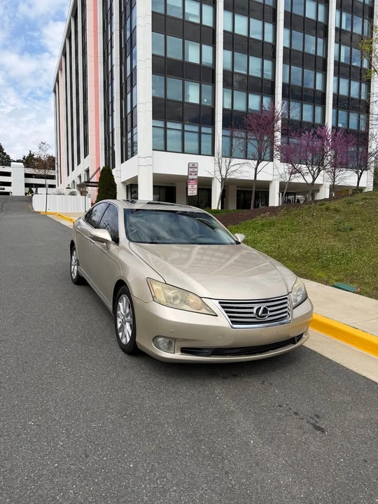 2010 Lexus ES 5th Gen - Image 11 of 16