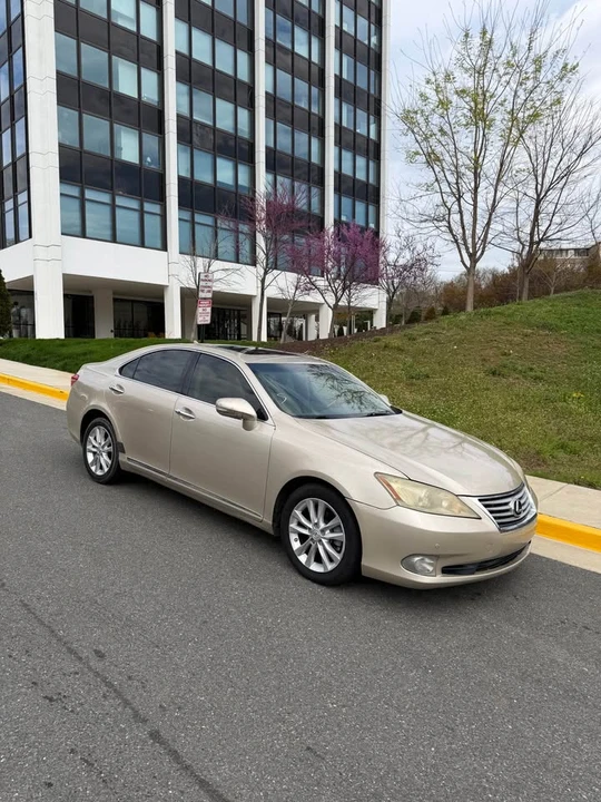 2010 Lexus ES 5th Gen - Image 9 of 16