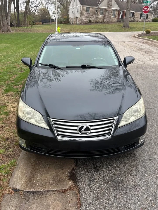 2010 Lexus ES 5th Gen - Image 2 of 8