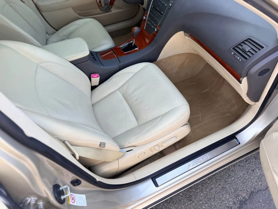 2010 Lexus ES 5th Gen - Image 9 of 15
