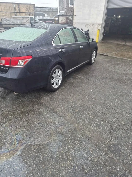2010 Lexus ES 5th Gen - Image 3 of 4