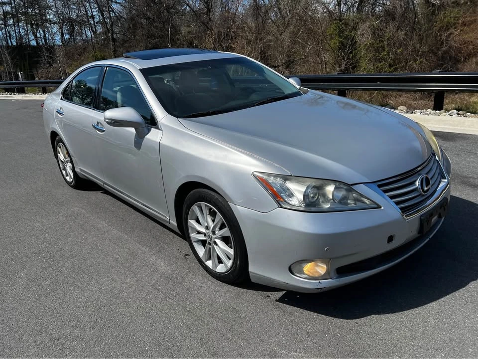 2010 Lexus ES 5th Gen - Image 2 of 6