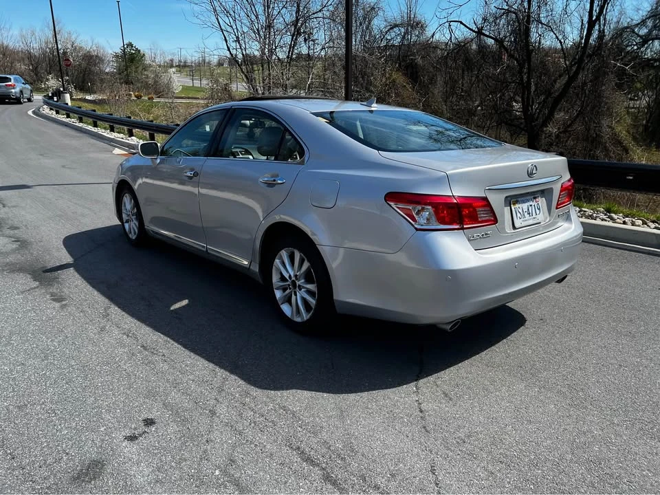 2010 Lexus ES 5th Gen - Image 5 of 6