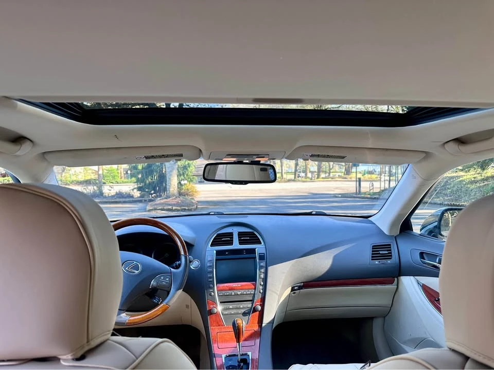2010 Lexus ES 5th Gen - Image 8 of 20