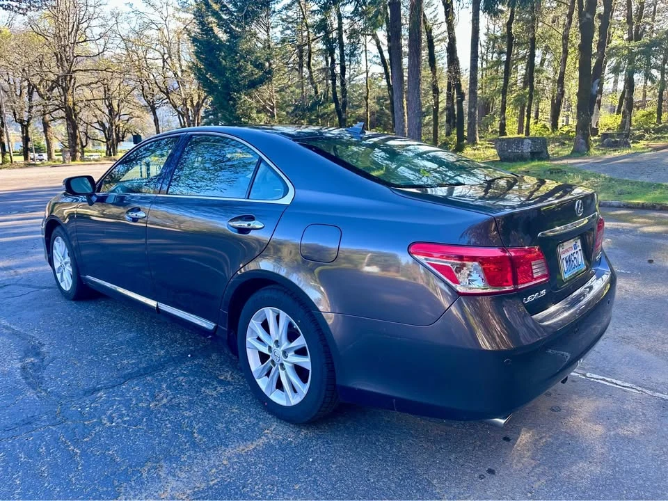 2010 Lexus ES 5th Gen - Image 12 of 20