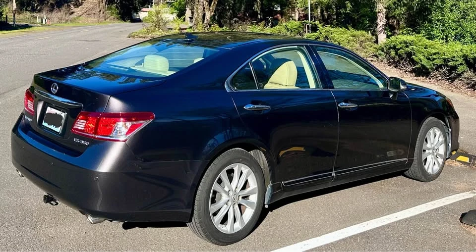 2010 Lexus ES 5th Gen - Image 2 of 20
