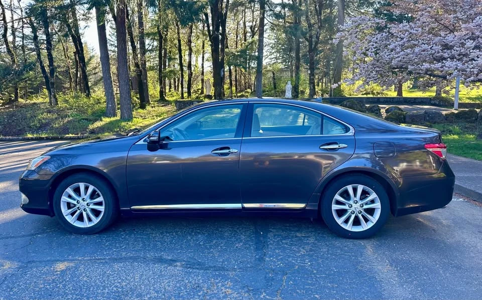 2010 Lexus ES 5th Gen - Image 11 of 20