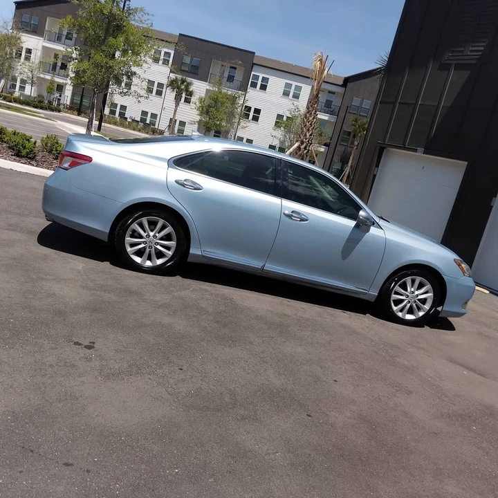 2010 Lexus ES 5th Gen - Image 2 of 20