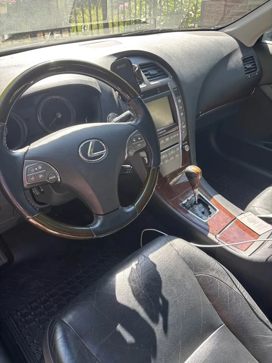 2010 Lexus ES 5th Gen - Image 7 of 13