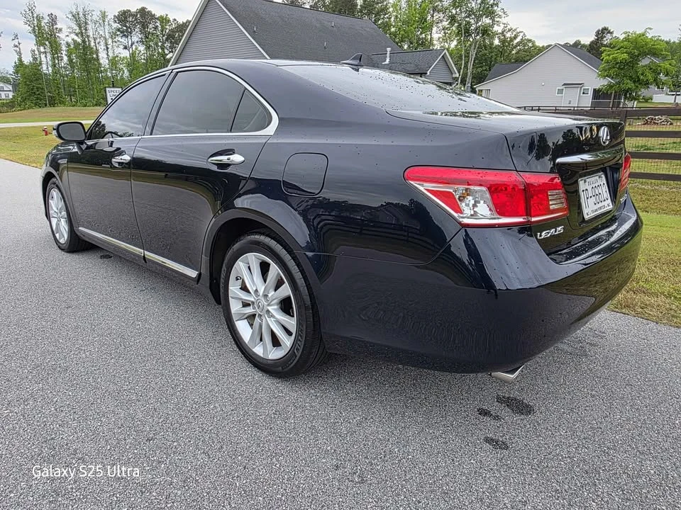 2010 Lexus ES 5th Gen - Image 3 of 10