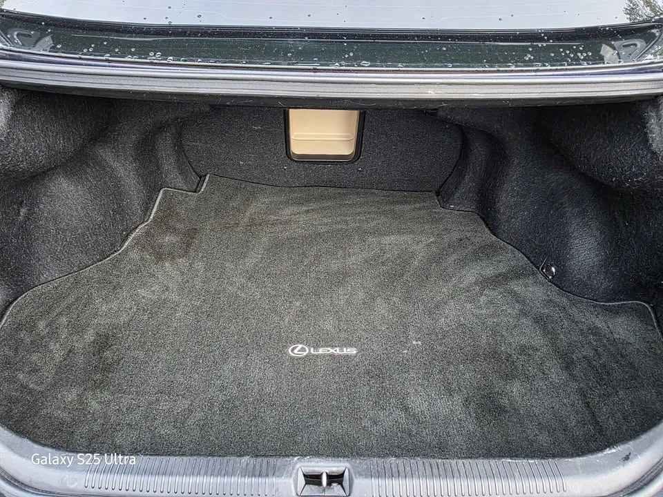 2010 Lexus ES 5th Gen - Image 9 of 10