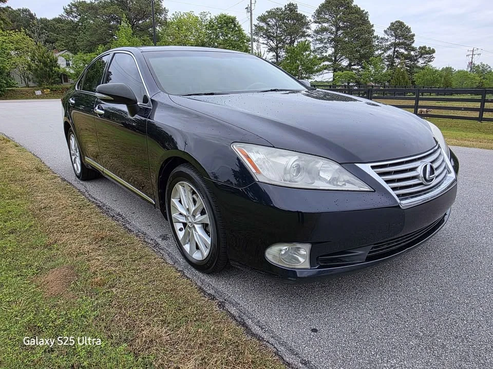 2010 Lexus ES 5th Gen - Image 2 of 10