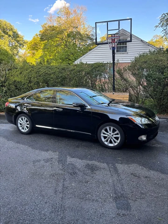 2010 Lexus ES 5th Gen - Image 2 of 13