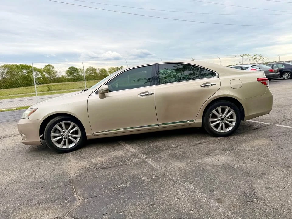 2010 Lexus ES 5th Gen - Image 2 of 20