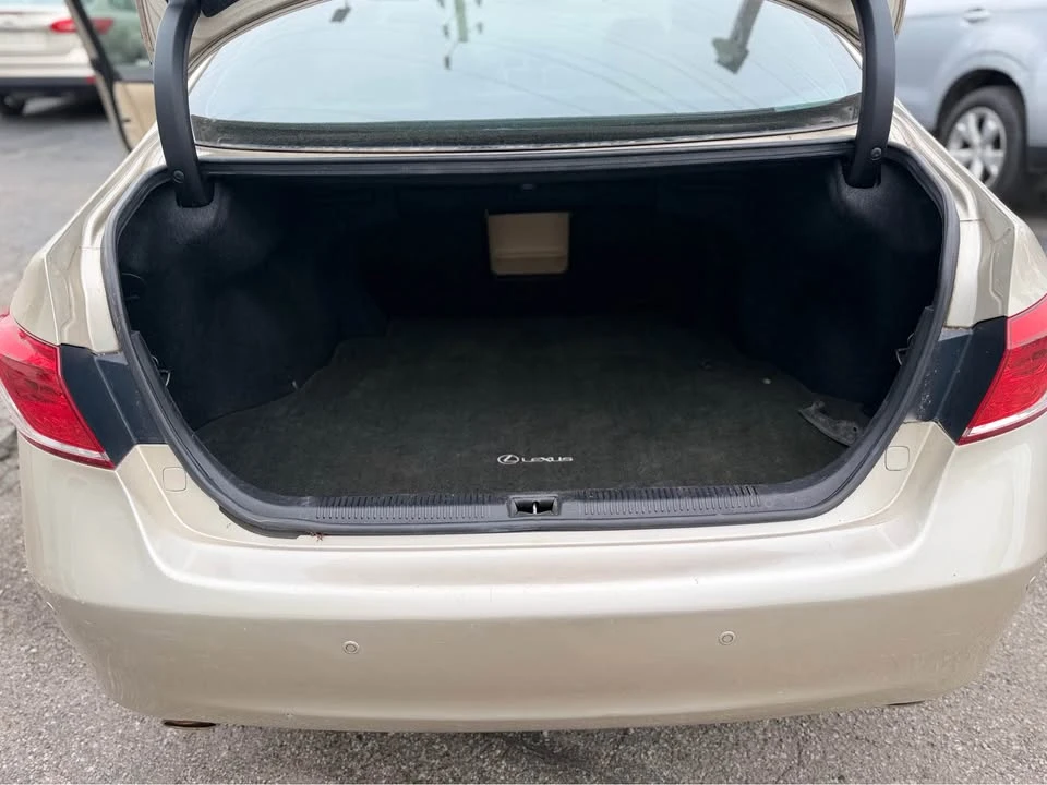 2010 Lexus ES 5th Gen - Image 11 of 20