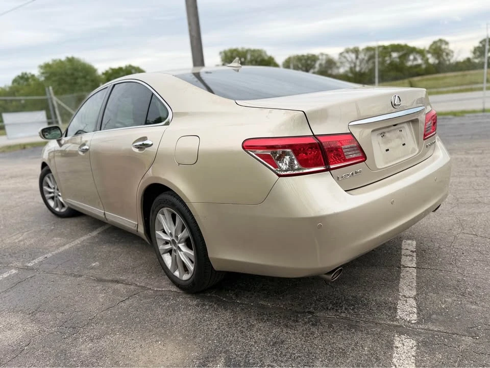 2010 Lexus ES 5th Gen - Image 3 of 20