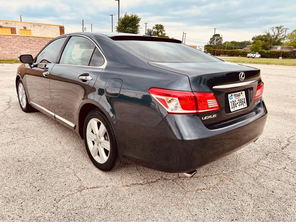 2010 Lexus ES 5th Gen - Image 5 of 15
