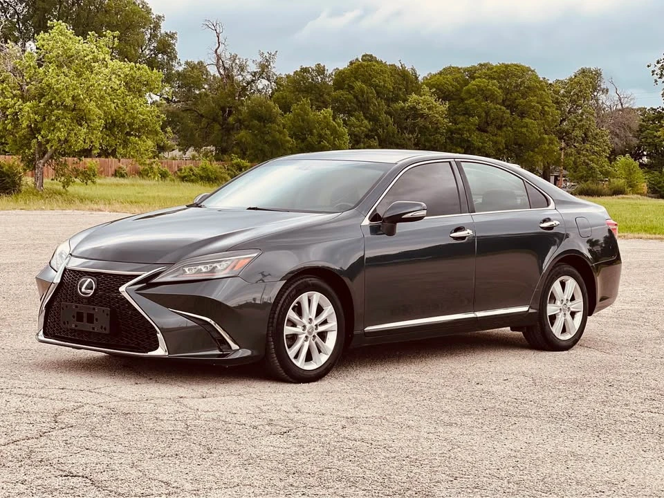2010 Lexus ES 5th Gen - Image 9 of 15