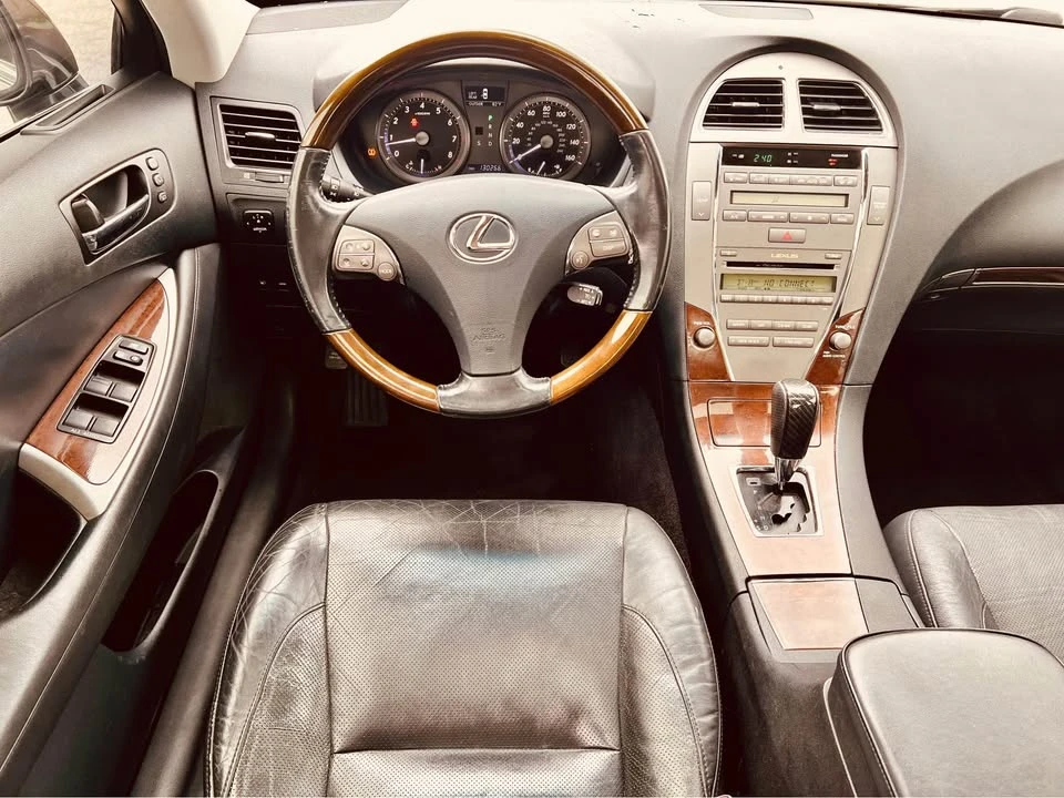 2010 Lexus ES 5th Gen - Image 11 of 15