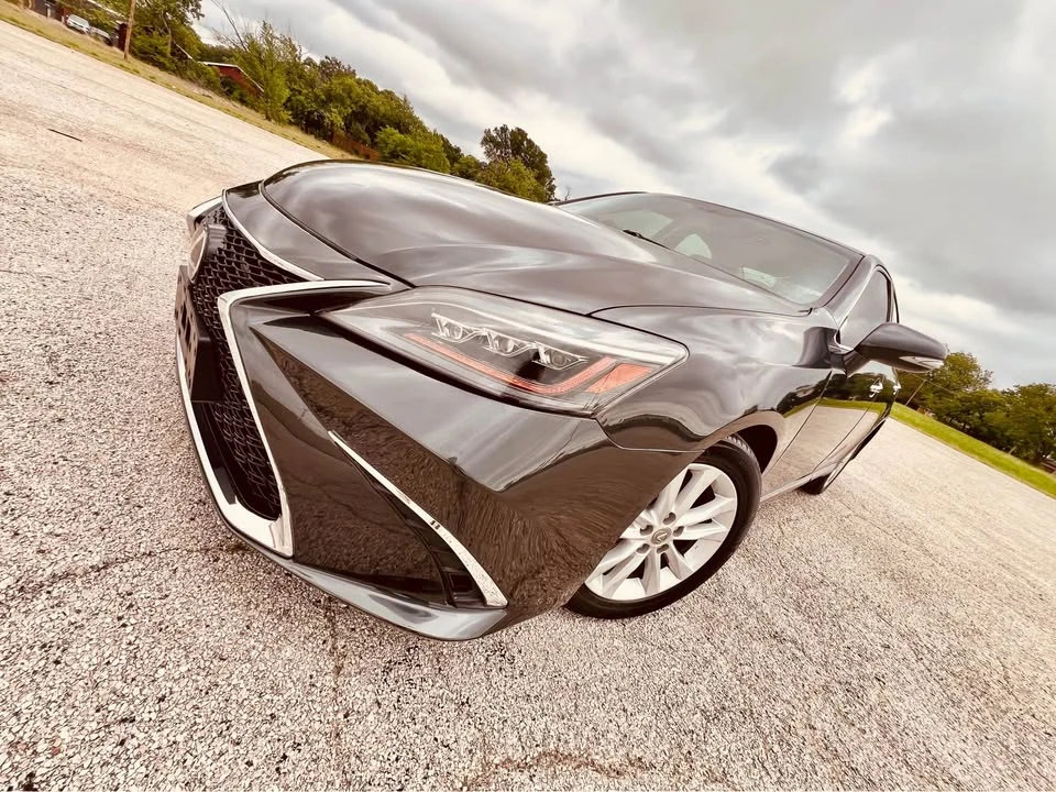 2010 Lexus ES 5th Gen - Image 2 of 15