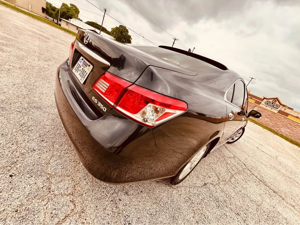 2010 Lexus ES 5th Gen - Image 3 of 15