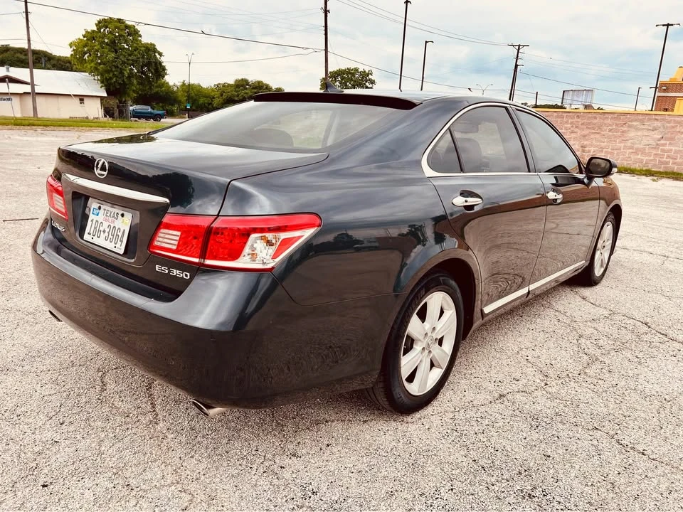 2010 Lexus ES 5th Gen - Image 4 of 15